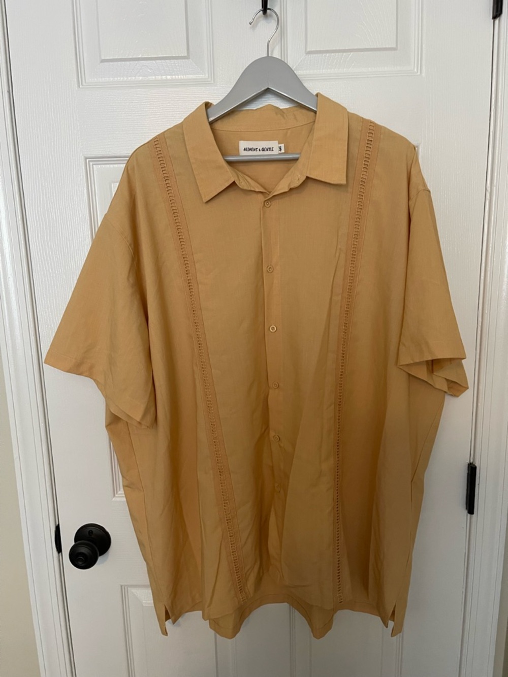 NWOT. Alimens & Gentle Yellow Short-Sleeve Button Down Shirt